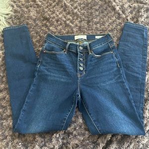High-waisted skinny jeans